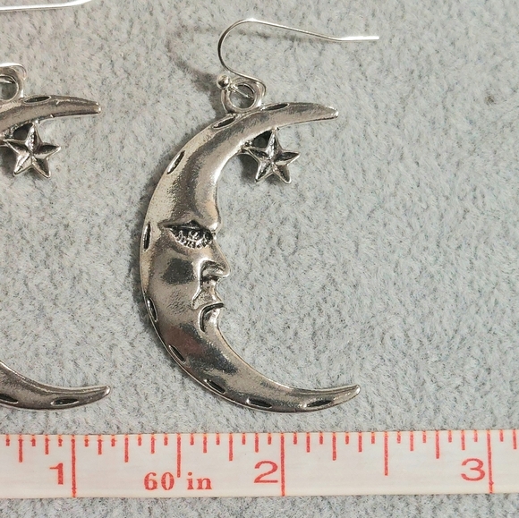 Quarter cresent MOON Face earrings - Picture 3 of 5